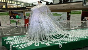 Plastic-Bottle-Wedding-Dress-3-thumb-450x547