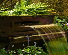 Repurposed-piano-fountain