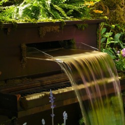 Repurposed-piano-fountain