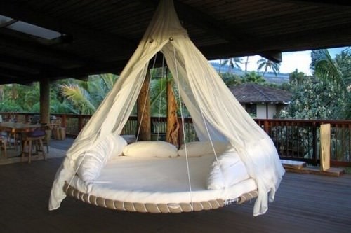 Suspended-Swinging-Trampoline-Bed