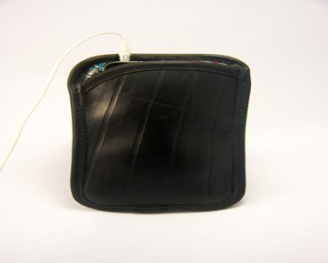 upcycled-iphone-sleeve-8