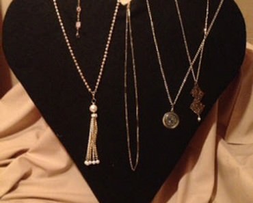 diyheartjewelrydisplay