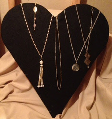 diyheartjewelrydisplay