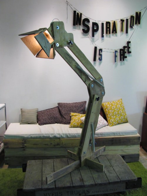 570x760xpallet-lamp-3.jpg.pagespeed.ic_.66YgbSjjV4