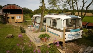 Shabby-Chic-Garden-Bus-House-5