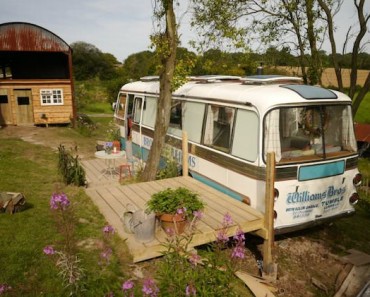 Shabby-Chic-Garden-Bus-House-5