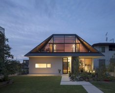 Traditional-Folk-Style-Hip-Roof-House-in-Japan-1