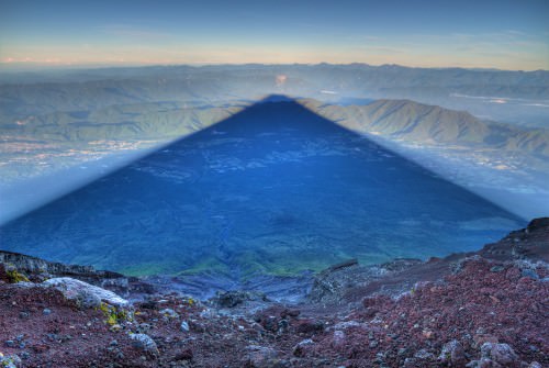 The-Shadow-of-Fuji_8000223023_l