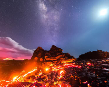 Meteorite, Milky Way, Moon and Volcano on the same Incredible Picture